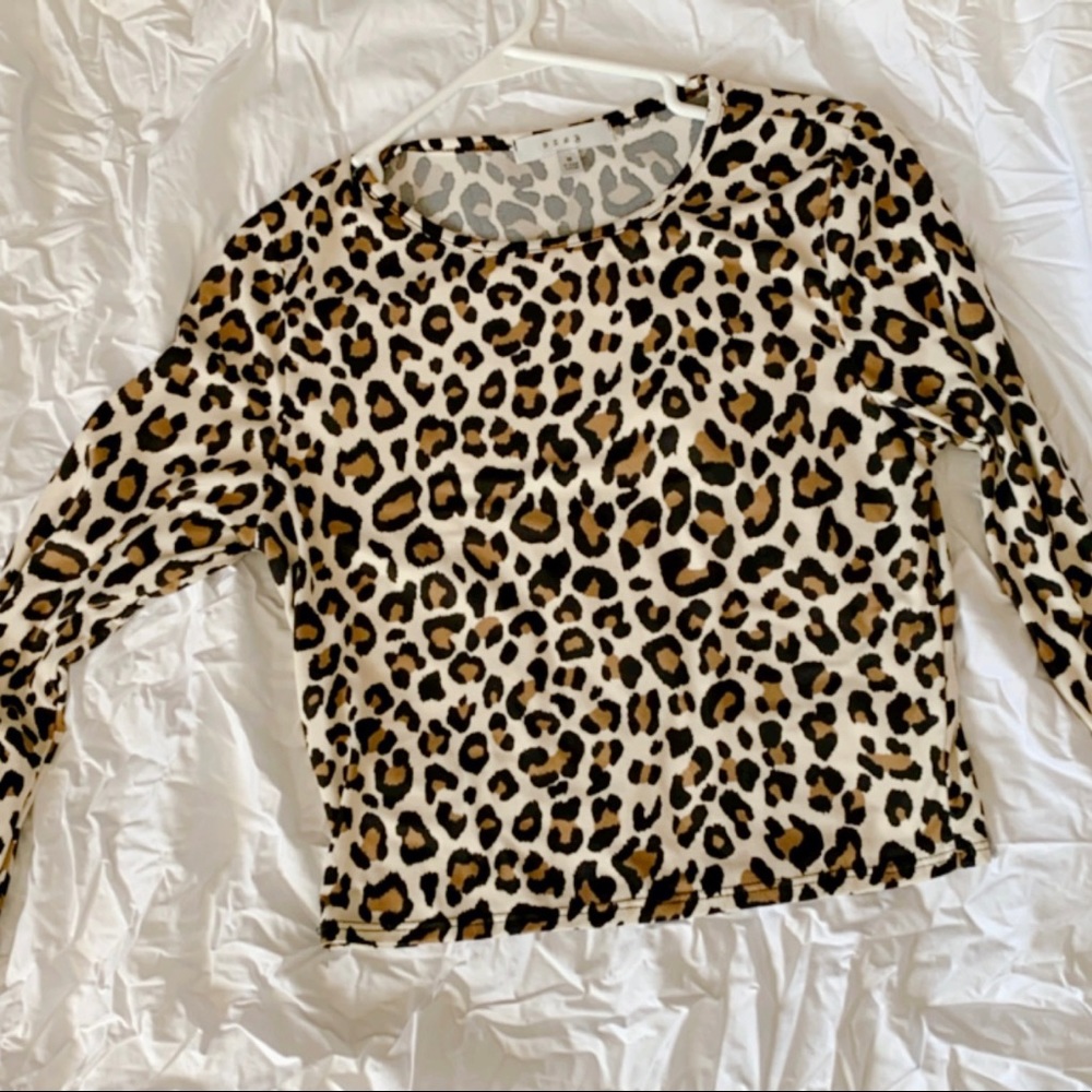 Leopard long sleeve crop top